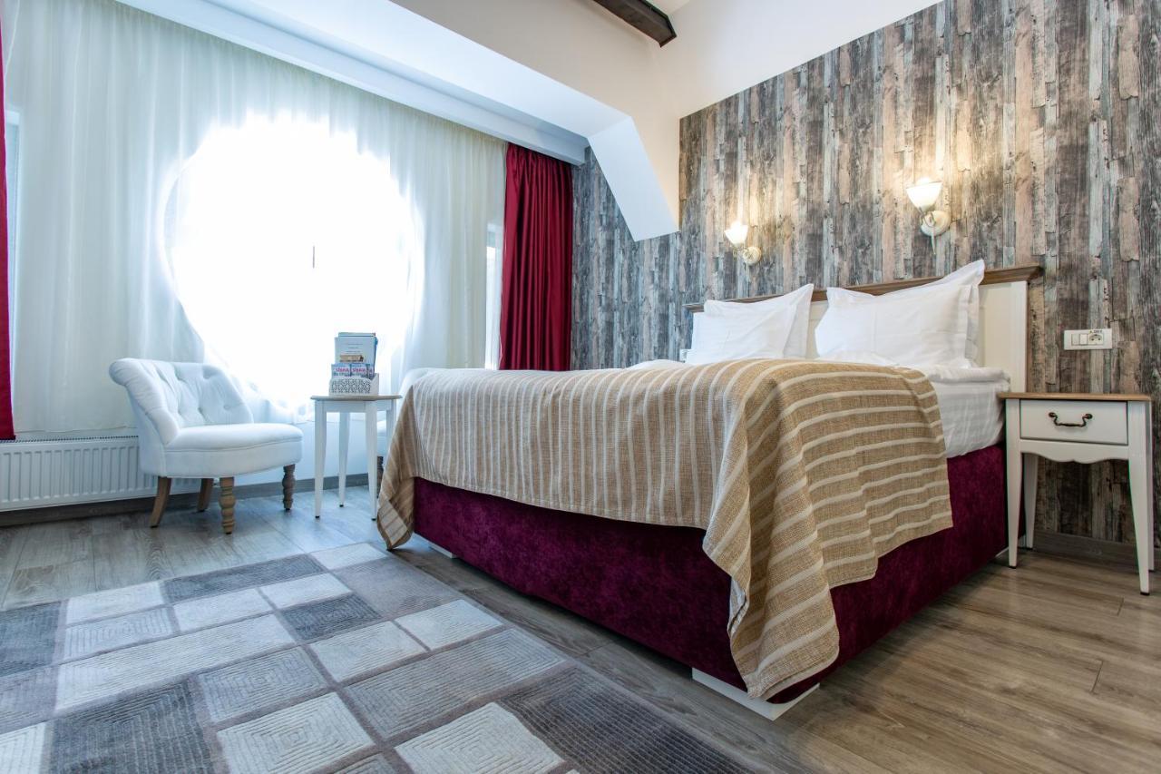 Pensiunea Carmen'S Mansion B Сіная Екстер'єр фото